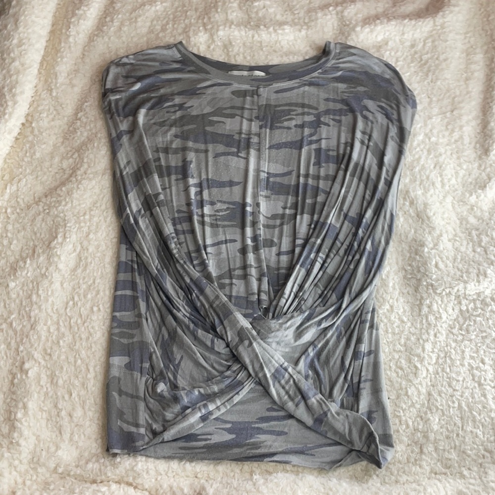 GREY CAMO SHIRT WITH CUT SLEEVES TIED IN FRONT